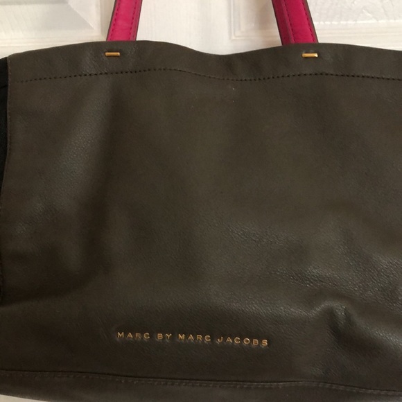 Marc by Marc Jacob’s What’s the T color block bag black olive and pink - Picture 2 of 6